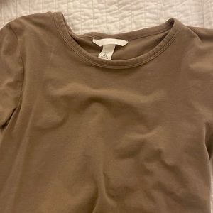 $10 off $50 ⭐️ brown/tan fitted h&m tee